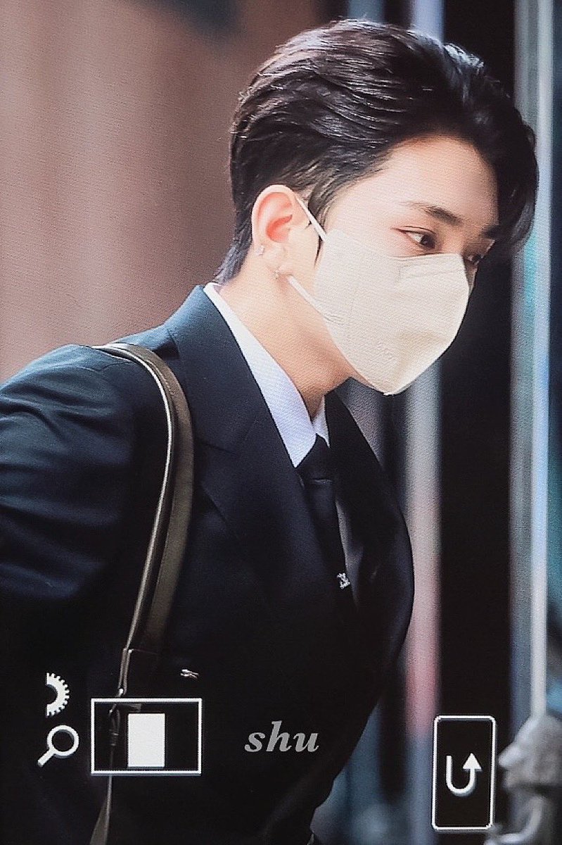 Circle_1ife's tweet photo. 이거 완전 파일럿 조슈아잖냐............. https://t.co/Jqeeuurh4f
