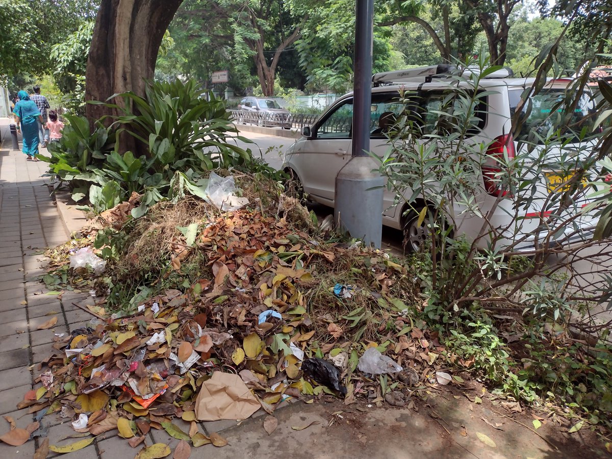 cmgon's tweet photo. WHY #garbagebin shortage in Richmond Road Ward 111? Not a single garbage bin from Trinity Circle to Hosmat Hospital!
@BLRSmartCity
  - disgusting garbage piles up 🥵 #basics so tough? 
@BBMPCOMM

@BBMPAdmn
  
@mdbescom
 
@BBMPSWMSplComm https://t.co/odDwX4ilgG