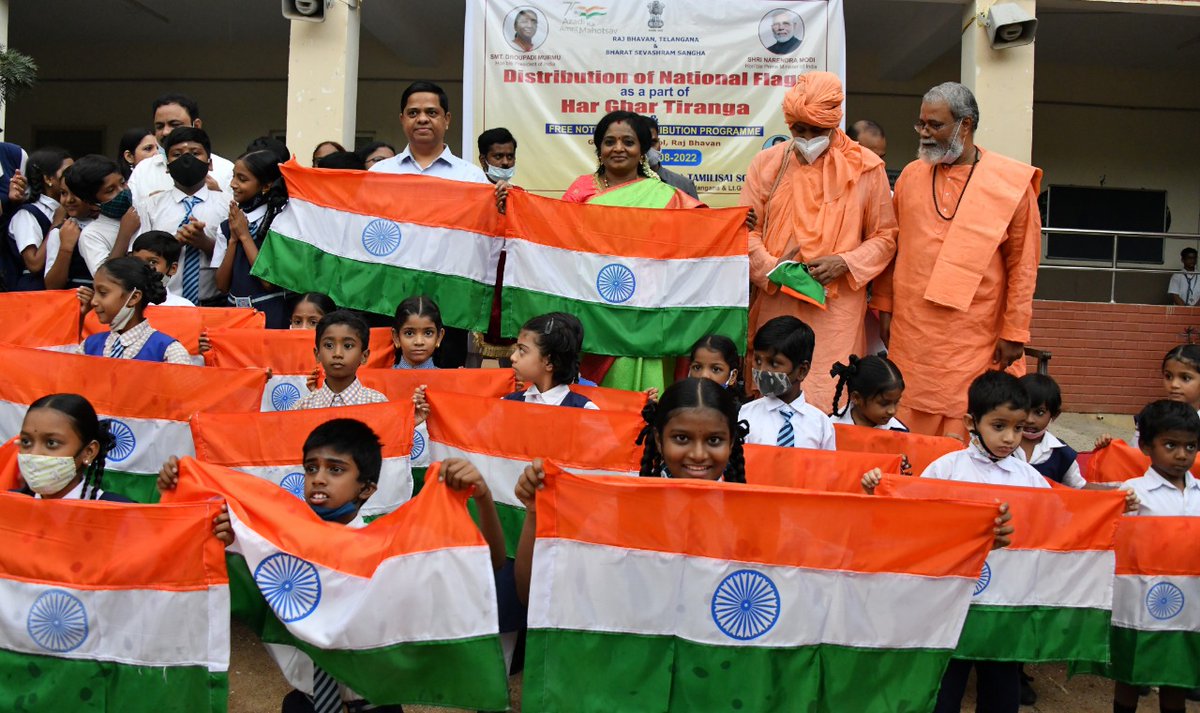 DrTamilisai4BJP's tweet photo. As part of #AzadiKaAmritMahotsav &amp; #HarGharTiranga distributed National Flags to students of Raj Bhavan High School in #Hyderabad Organised by Raj Bhavan.

Appealed everyone to take part in the historic milestone of #75thindependenceday by hosting flag at every home on Aug 13-15. https://t.co/7336wURFtB