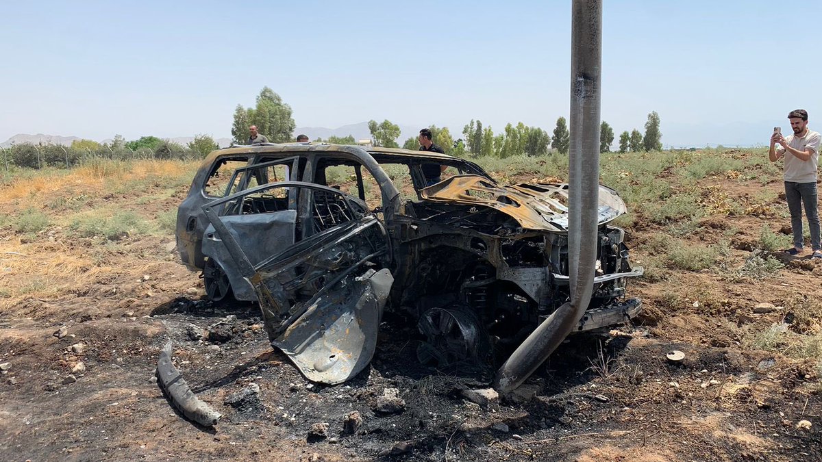 KurdsatEnglish's tweet photo. Turkish drone strikes civilian SUV in Kurdistan region's Ranya district. Two casualties are reported - KurdSat News reporter

#KurdistanRegion #Kurdistan #TurkeyDroneStrike #Drone https://t.co/WUbItkBOny