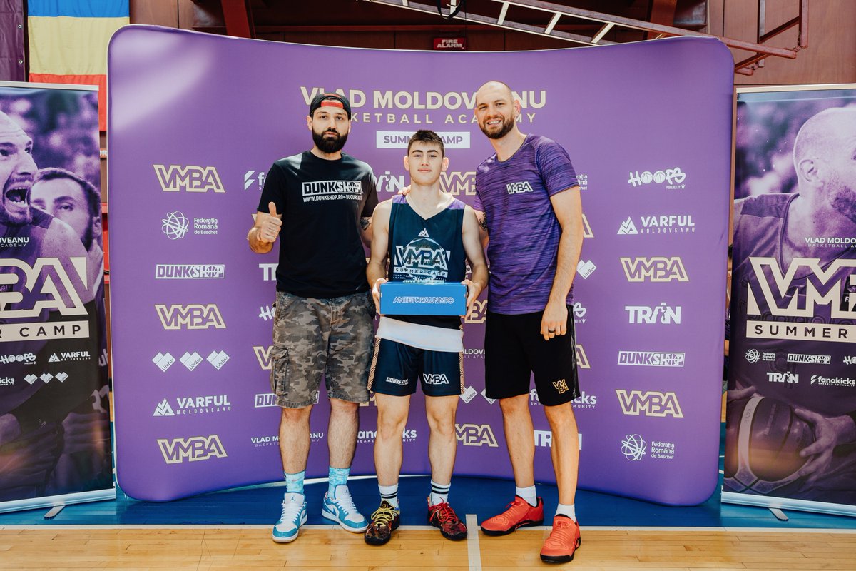 VMBAcademy's tweet photo. Trofeul de câștigător de la VMBA Summer Camp 2022 👑 King of the Court la categoria Jr. Varsity a fost adjudecat de Gabriel Dumitru Radu!

Gabriel a fost recompensat cu un trofeu 🏆 și o pereche de ghete de baschet din partea partenerului nostru DunkShop Romania. 

#VMBA https://t.co/ti395g2ItK