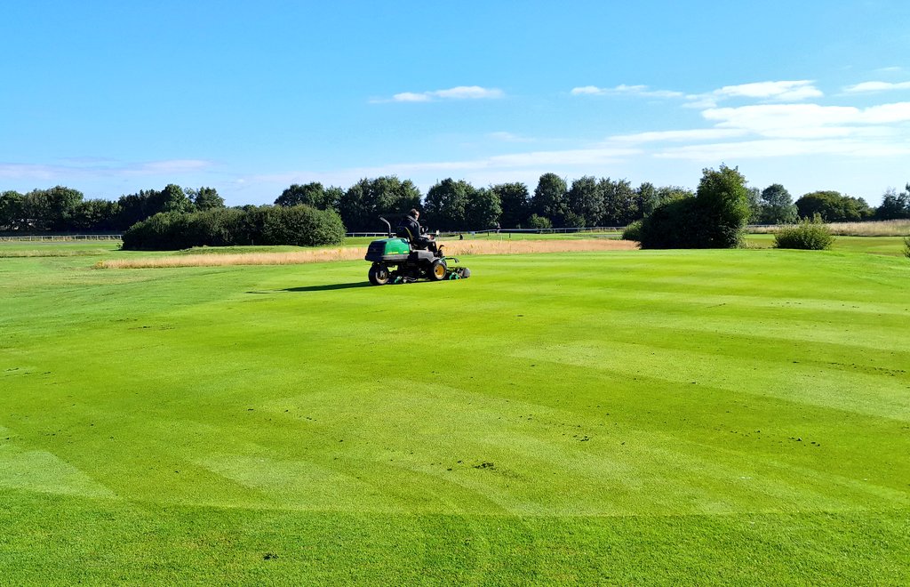 AintreeGolfGreens tweet media