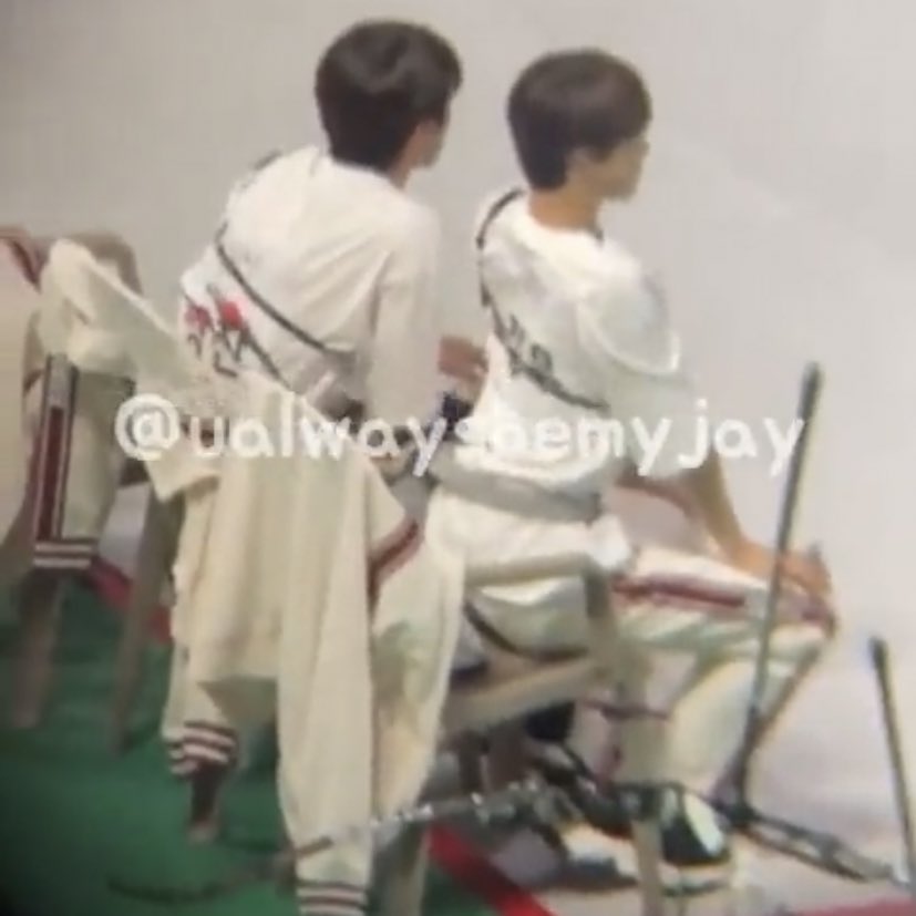 ไอดอลหญิง                      ไอดอลชาย