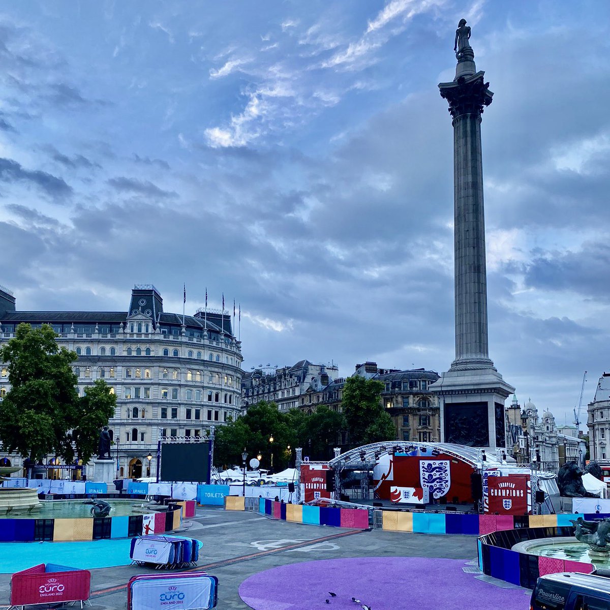 The morning after the night before in Trafalgar Square… where I just produced my first OB! 🙌🏻

A whole load of fun thanks to a top @BBCBreakfast @BBCNews team and our lovely guests ⭐️🦁 

#WEURO2022 #Lionessess