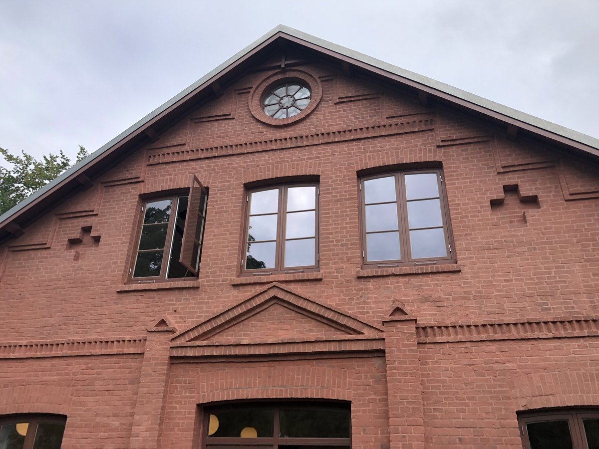 Schlüsselübergabe 🔑 bei der #Kulturinsel #Bramfeld - danke an alle, die mitgeholfen haben, von Idee, über die Finanzierung bis zum Bau 🏗. Mit dem ⁦<a href="/Brakula/">Brakula</a>⁩ nebenan entsteht ein neues kulturelles ♥️ für Bramfeld👍! ⁦<a href="/oezoguz/">Aydan Özoğuz</a>⁩ ⁦<a href="/BAWandsbek/">Bezirksamt Wandsbek</a>⁩ ⁦<a href="/sprinkenhof/">Sprinkenhof</a>⁩