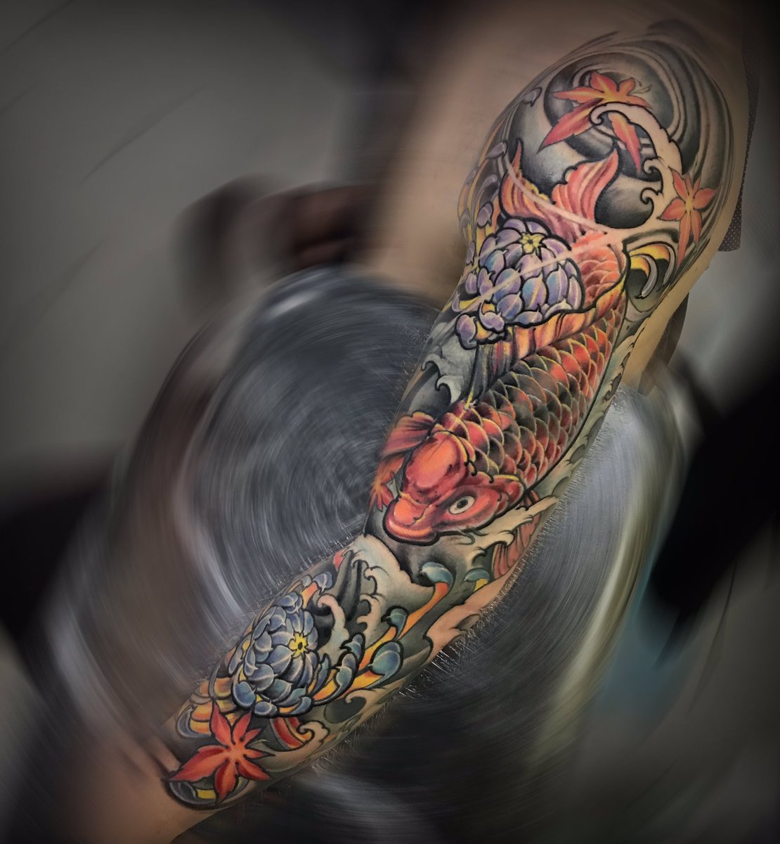 KatsuboMaks's tweet photo. The symbol of pisces is found in all epochs of the evolution of nature and man. From zodiac signs, to religions and individual groups. In geometry, it is a symbol of two intersecting circles, which are the key elements of our world. Vesica Piscis. #nft #NFTCommumity #tattoo https://t.co/WYAAnj18h2