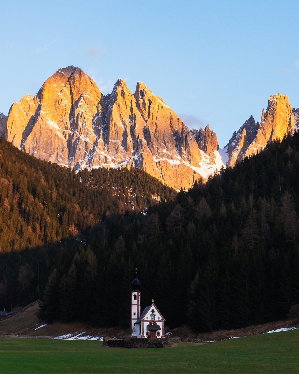 roamwithnithya's tweet photo. Guten Morgen!! 
#dolomites #Italy #europe #hiking https://t.co/2xK43ZcJC6