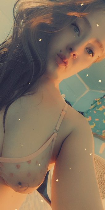 🤪🍑💦 Juicy Peach 💦🍑🤪 - 2 pic. Wanna see this peach jiggle then check out this link -->https://t.co/fdCk98iDeJ https://t.co/lRcjwOK51f