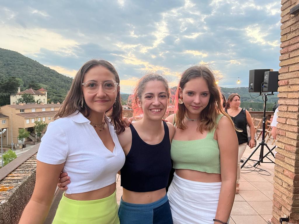 francisPerez72's tweet photo. Moltes gràcies per la teva música, @mariajaume_  vam gaudir molt dissabte a @elterratdecelra , però sobretot gràcies per l'afecte mostrat amb la Patrícia i la Noa, ja tens dues fans incondicionals!❤️❤️ https://t.co/V79JxC0lIu