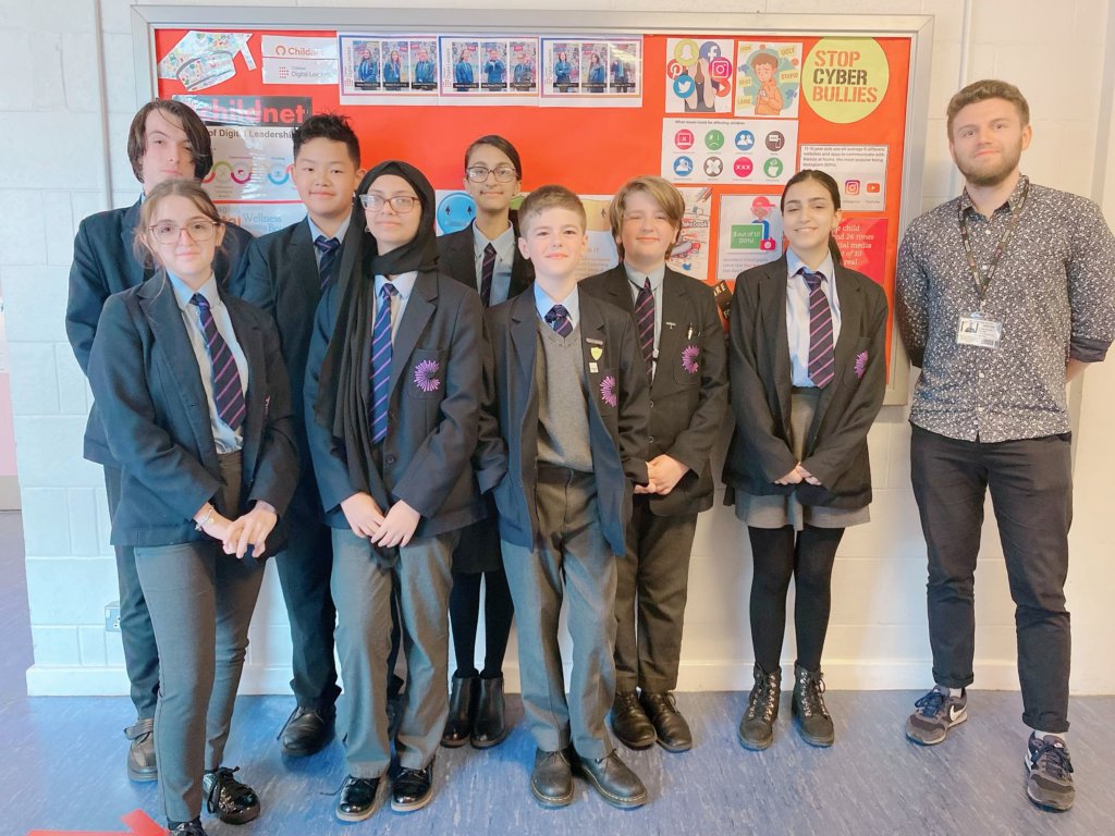 Our team have recently visited @childnet Digital Leader schools across the country and have been hugely impressed! Find out more at: buff.ly/3Sj2lph Many thanks to the teachers and pupils of: @StPatsCollege @SelstonHigh @COREArenaAcad @Holte_School @Priory_Academy