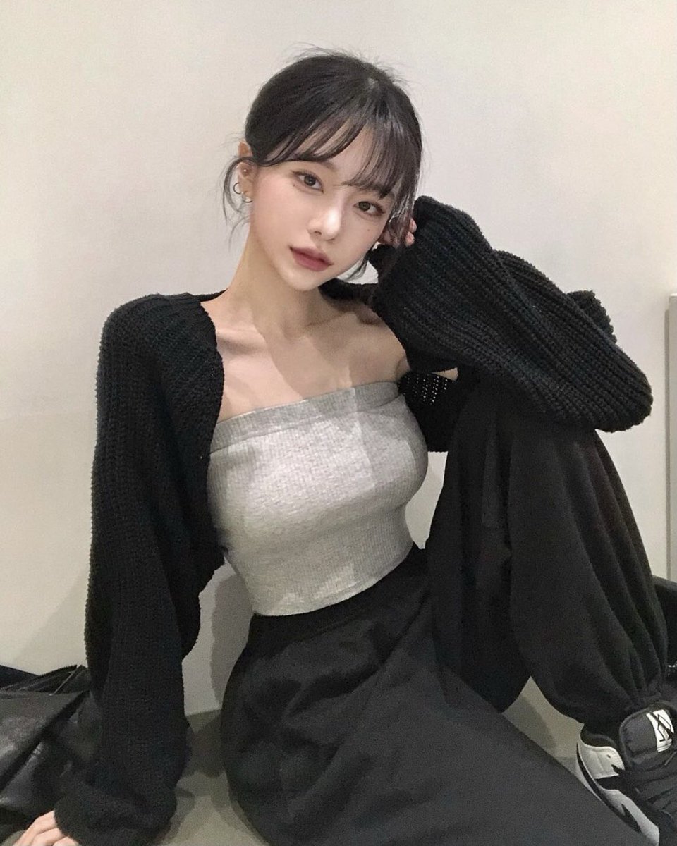 ⠀
⠀
     happy girlfriends day, my soon to be.
       you look stunning as always, ali. :)
⠀
⠀