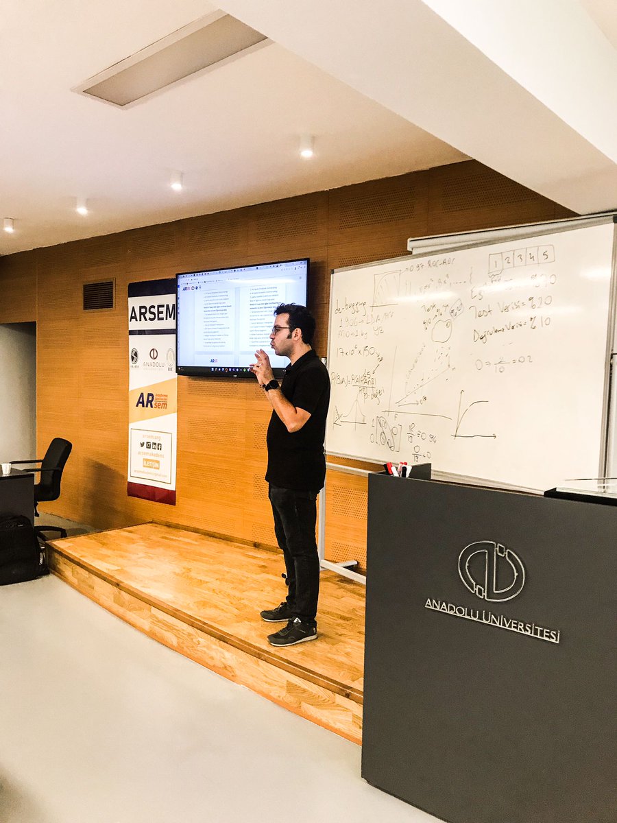 arsemakademi's tweet photo. Batuhan Atasoy hocamız tarafından verilen, Python ile Yapay Zeka eğitimimiz BIST-LAB'da başlamıştır.
#arsem #arsemakademi #araştırmaseminerleri #anadoluüniversitesi #bistlab #anadoluüniversitesiibf #pythonprogramming #python #yapayzeka #veribilimi #yazseminerleri https://t.co/LVxqYTwamE