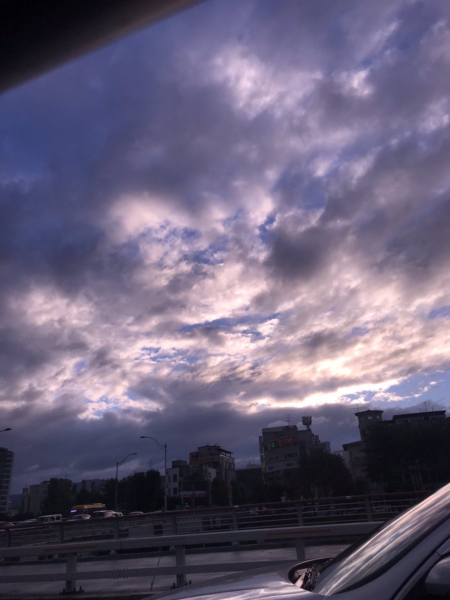 오늘은 멀리서 나보러와주고 잠못잤다고 징징징 댓지만 기다려줬징!!또마오!
그리고 갈비찜에 육사시미 콜라까지 눈치인보고 먹게해줘서 짱짱이고 한풀었고 행복한 하루얐다 재미있었다욧이!!
또만나면 좋겎다!!뚀심히가💕