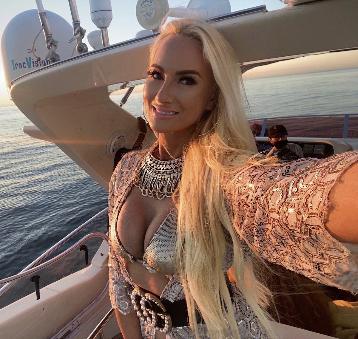 BeverleySteyn's tweet photo. Taking selfies ….trying to avoid throwing someone overboard 🤣 #mzanzimagic #rhoct 
#therealhousewivesofcapetown @tracestudios__ 
@pammy_the_mua https://t.co/84Q0eMnOWZ