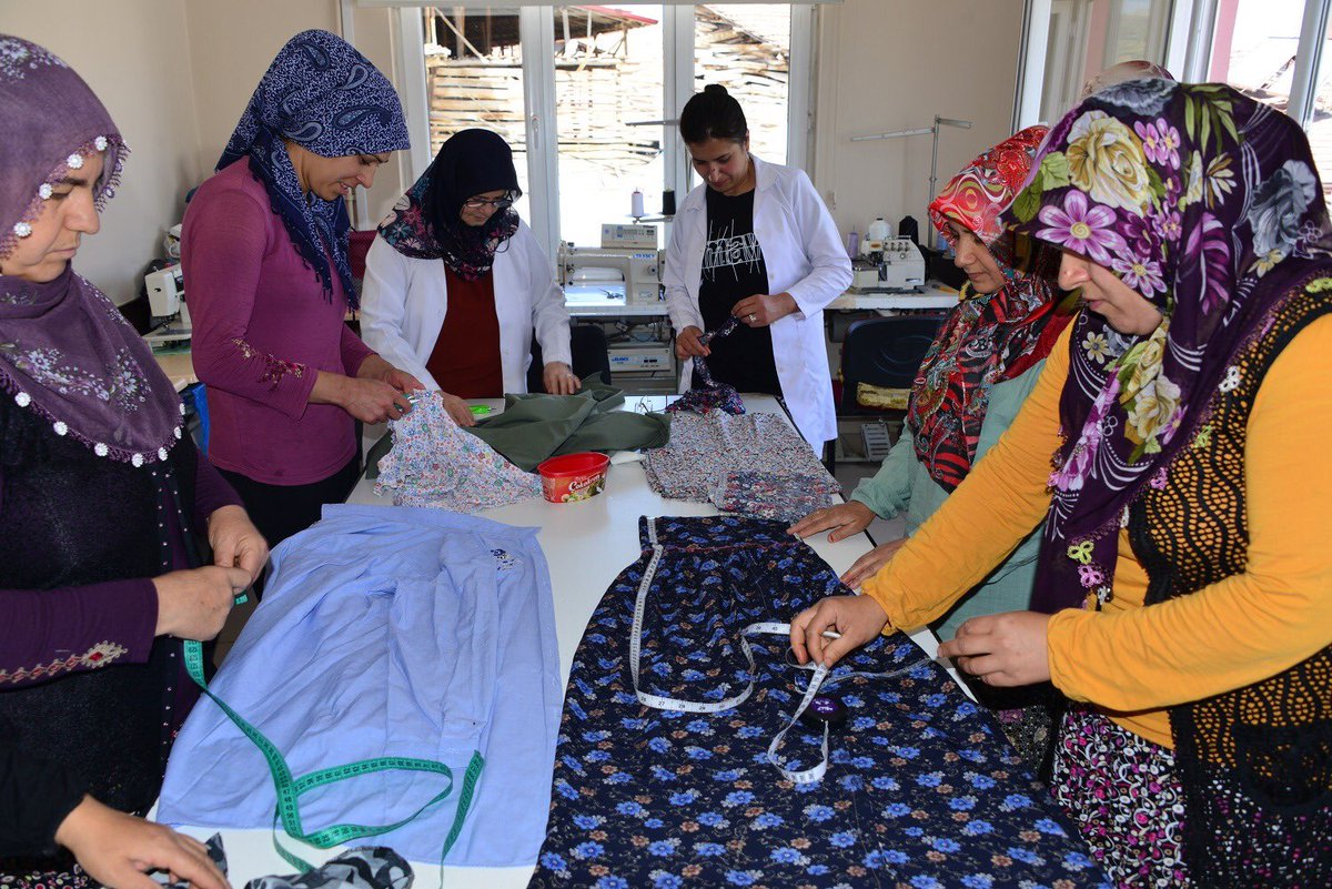 yesilyurtbeltr's tweet photo. Konak’lı bayanlar, Konak Kültür ve Sanat Merkezimizdeki Biçki-Dikiş kursuna yoğun ilgi gösteriyor.

Ayrıntılar ⬇️

https://t.co/eEqQFM6fop https://t.co/rS6CLcfWlu