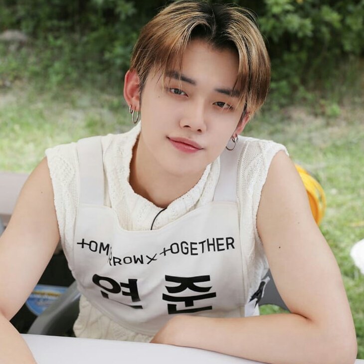 Yeonjun Sakura in the HYBE Game Caterers

#SAKURA #YEONJUN #LE_SSERAFIM #TXT #TOMORROW_X_TOGETHER