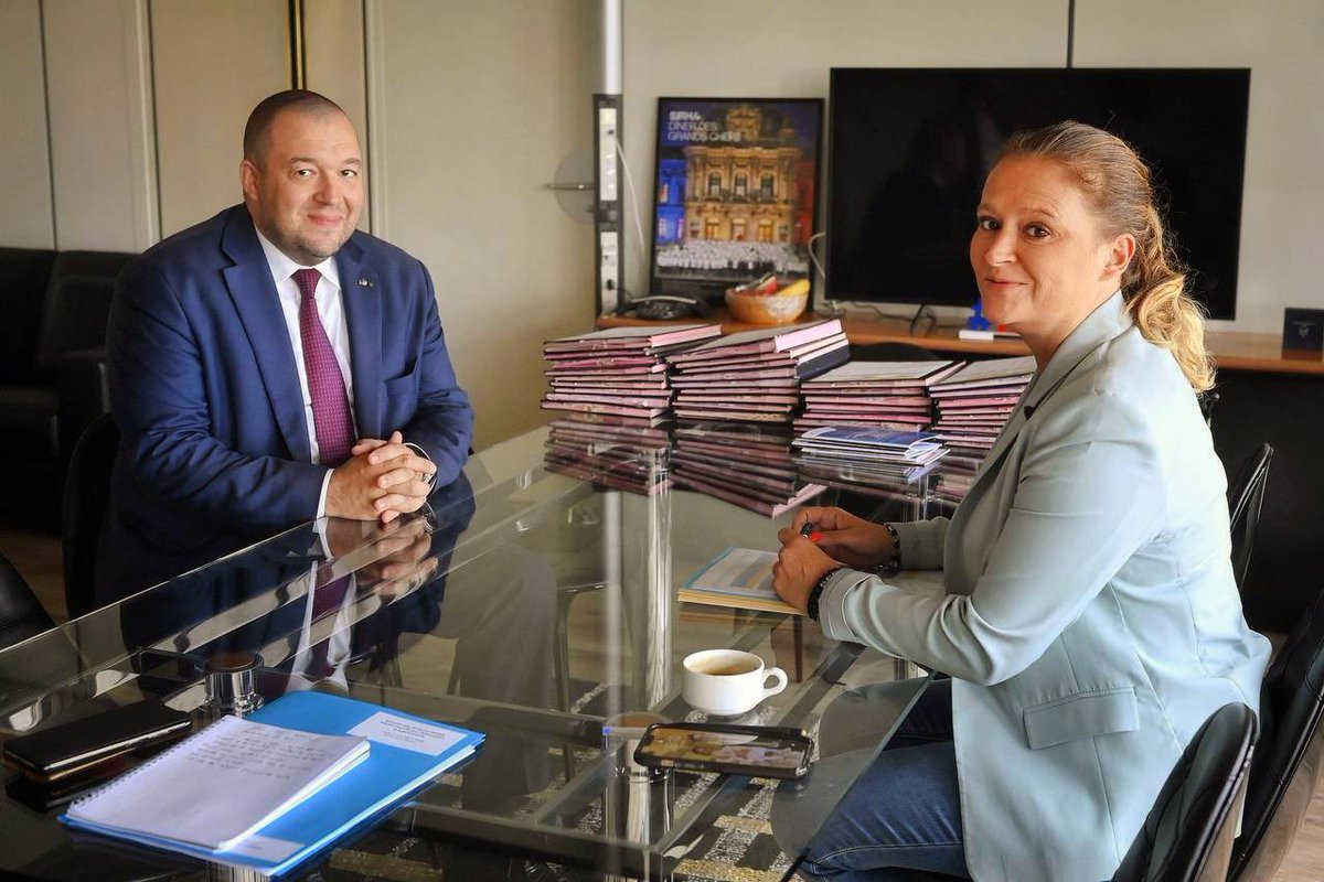 🍽 La gastronomie représente au global 16% de l’économie en France. Elle est aussi un secteur d’excellence qui fait rayonner notre pays.

Avec <a href="/ggomez_chef/">Guillaume Gomez</a> nous partageons l’ambition de mettre en lumière l’ensemble de ces savoir-faire, des métiers de bouche au métiers de salle.