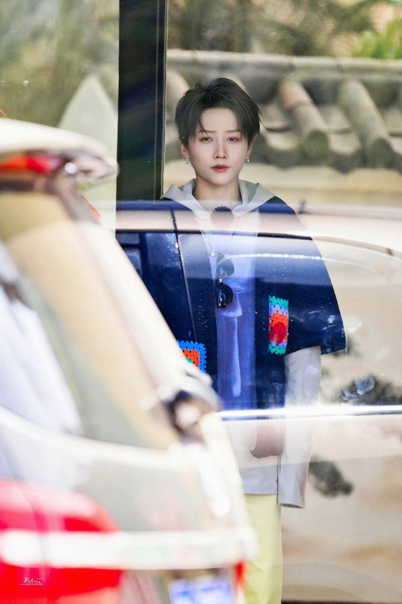 yuxin4u's tweet photo. Was just thinking that Yuxin is like a living oasis with today's shots and indeed they're in a desert! ✨💙

#LiuYuxin #XINLiu #刘雨昕 https://t.co/DbsotGvGXW
