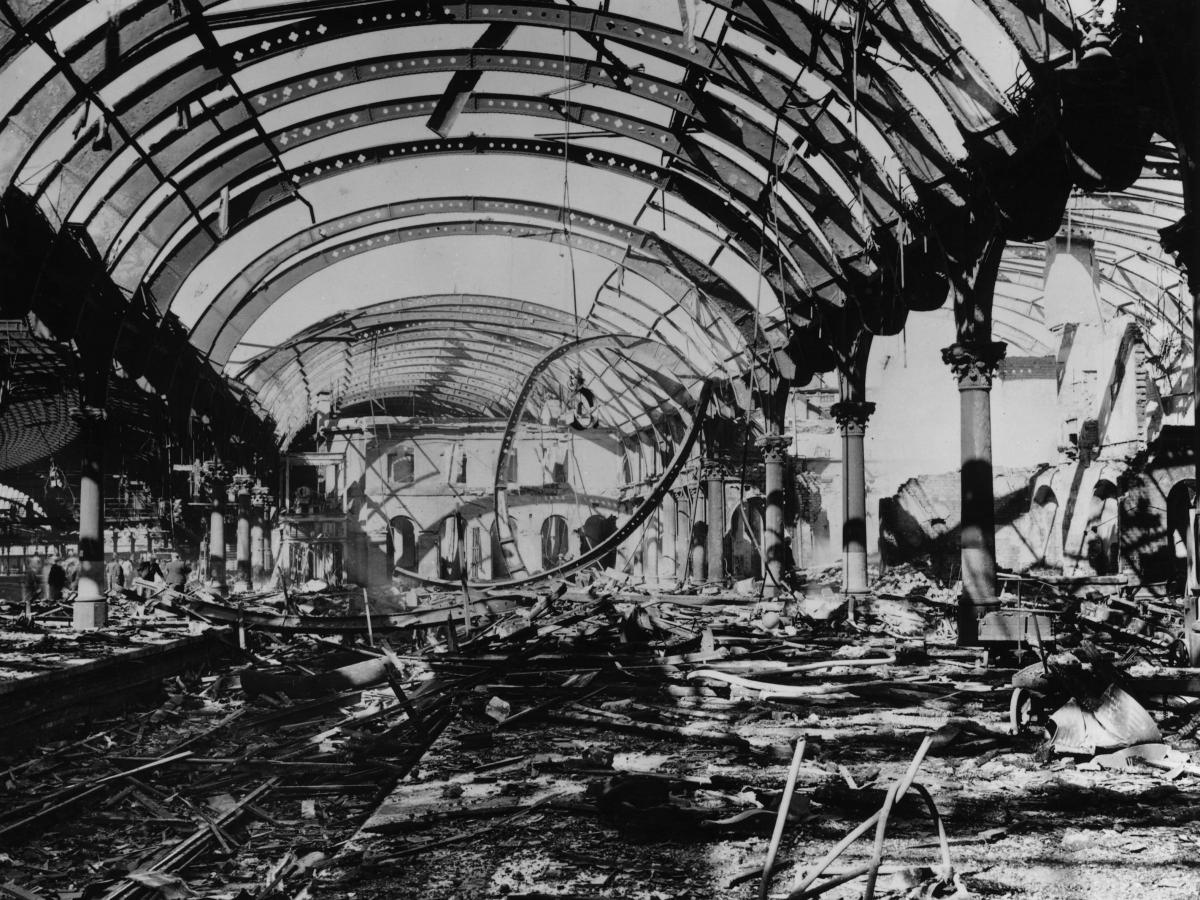 RaidsOverYork's tweet photo. Filmmaker @JoshDanielsHist has produced this excellent short documentary about the raids over #York and the unveiling of the memorial plaque at York station for the #Baedeker anniversary in April.
Watch it here: https://t.co/tghcjLYAg0
@YorkArchivesUK @yorkcivictrust @LNER https://t.co/wofRuEFRo7
