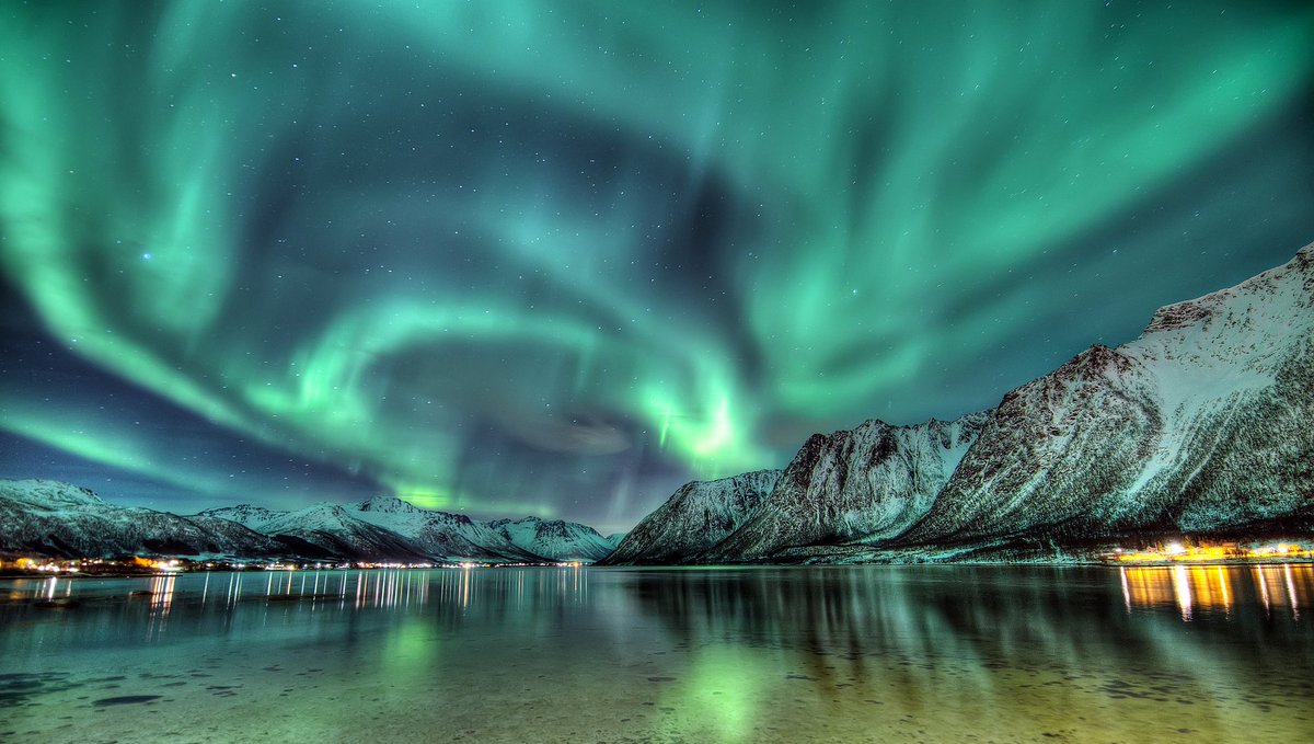 From late September to late March, head north, above a latitude of 60°, and you'll be in the most ideal position for breathtaking spectacles of the extraordinary phenomenon known as the Northern Lights.

#northernlights #aurora

📸 Photo by Vesterålen Tours for @vistnorway