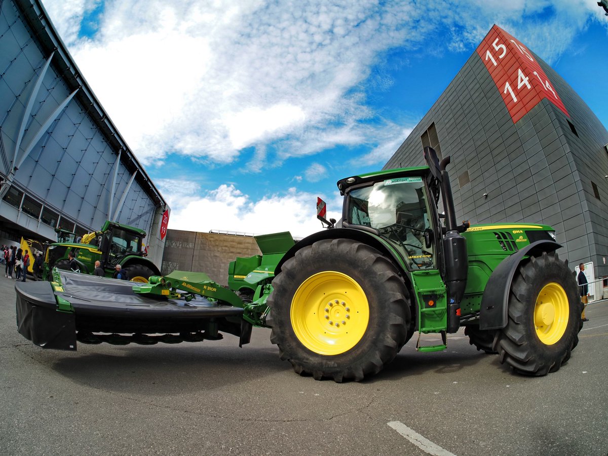 FederUnacoma's tweet photo. EIMA 2022 ti aspetta a @BolognaFiere dal 9 al 13 Novembre con più di 1400 espositori e 50 mila mezzi e attrezzature. Focus su #componentistica, #giardinaggio, #bioenergie, #irrigazione e #digitale. Se cerchi il meglio della meccanizzazione agricola https://t.co/qGLyw3JPBZ https://t.co/u9uxC7u5w9