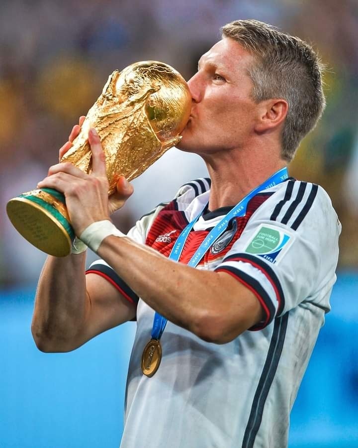 Happy birthday to Bastian Schweinsteiger who turns 38 today. 

Bangbet wishes you a great year ahead. 