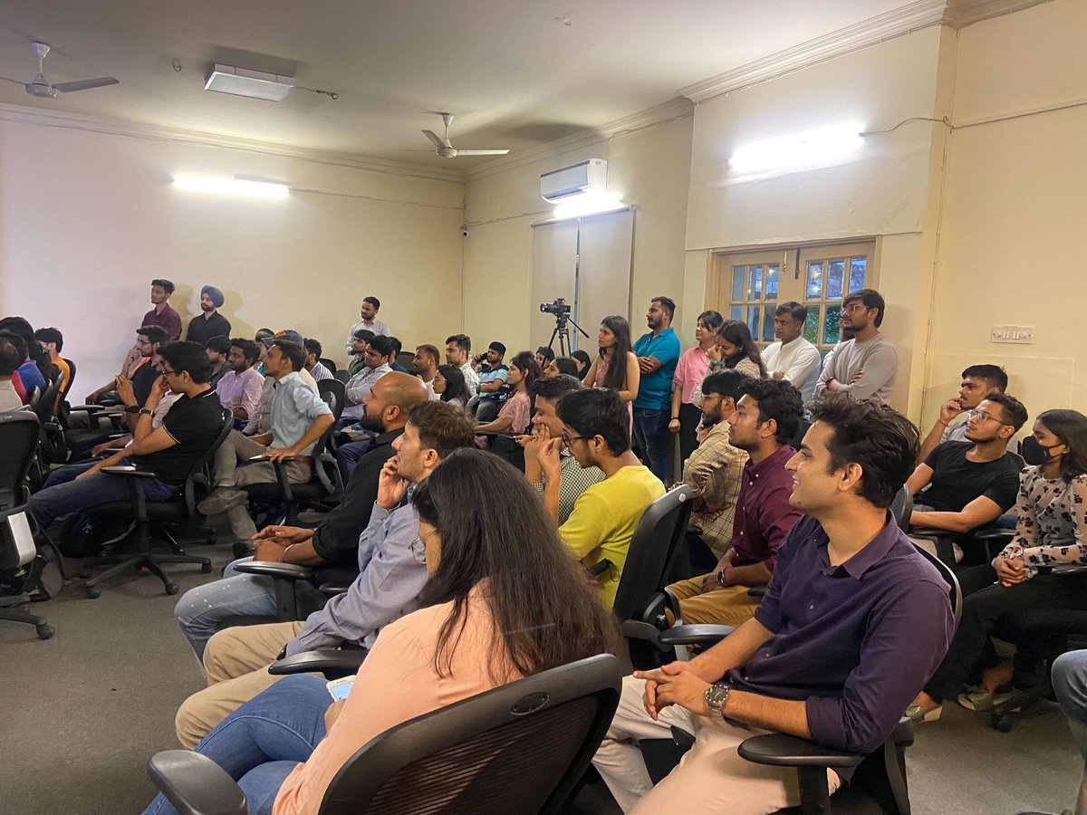 JoshTalksAI's tweet photo. Kicking-off the #JoshMarathon in style! 💪

Last evening was filled with 'josh' and nothing but love and admiration for our wonderful community. Thank you for sharing your Sundays with us at Josh Talks HQ. 🧡

We can’t wait to show what we have in store for the next 15 days🔥 https://t.co/C1OVEVvdx8