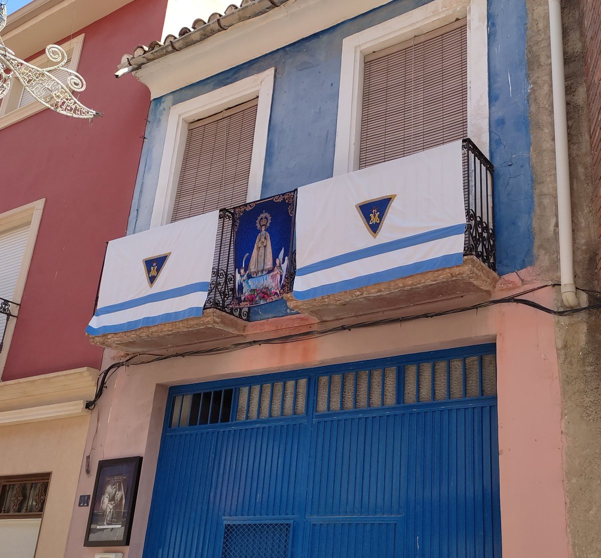 Hemos engalanado nuestros balcones para recibir con gran ilusión y alegría en nuestro pueblo a la Virgen de las Nieves #Aspe #Añopar

Desearos unas felices fiestas patronales en honor a nuestra patrona.
¡Viva la Virgen de las Nieves! ¡Viva la Serranica!