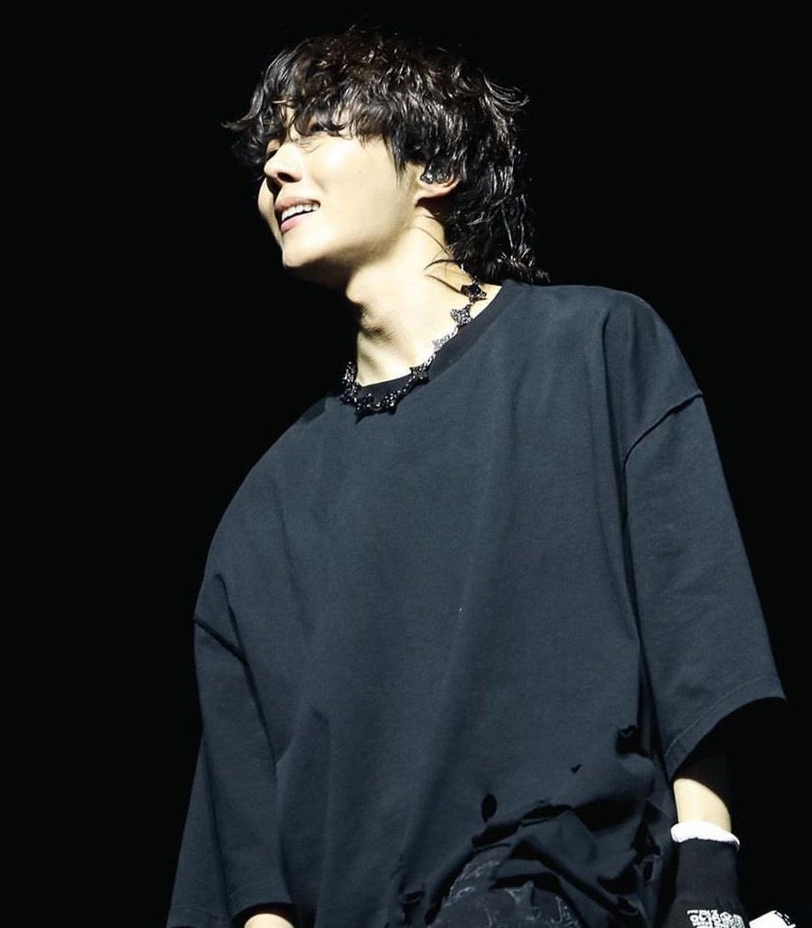 BTS_Ninie's tweet photo. Tu l’as fait Hobi!!!
#HopeGavePeople
#HOPEINTHESTAGE
#HopeWorld https://t.co/FoV2VWEqQv