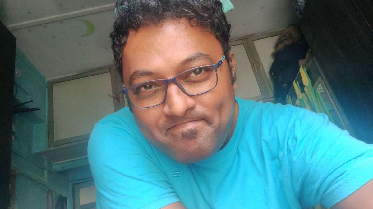 SUPA_VIV's tweet photo. I don't beat #MondayBlues , I wear them #MondayMotivation #mondaythoughts #MondayMood https://t.co/0z32rI6jWf