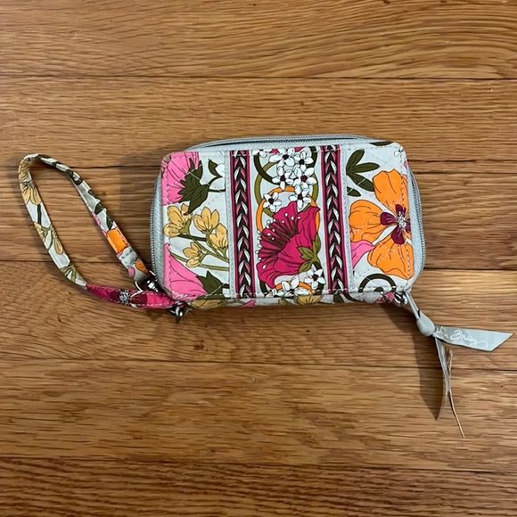 InvadingMars's tweet photo. So good I had to share! Check out all the items I'm loving on @Poshmarkapp #poshmark #fashion #style #shopmycloset #lachlan #thepioneerwoman #verabradley: https://t.co/74RC743AnC https://t.co/JV52u46LkC