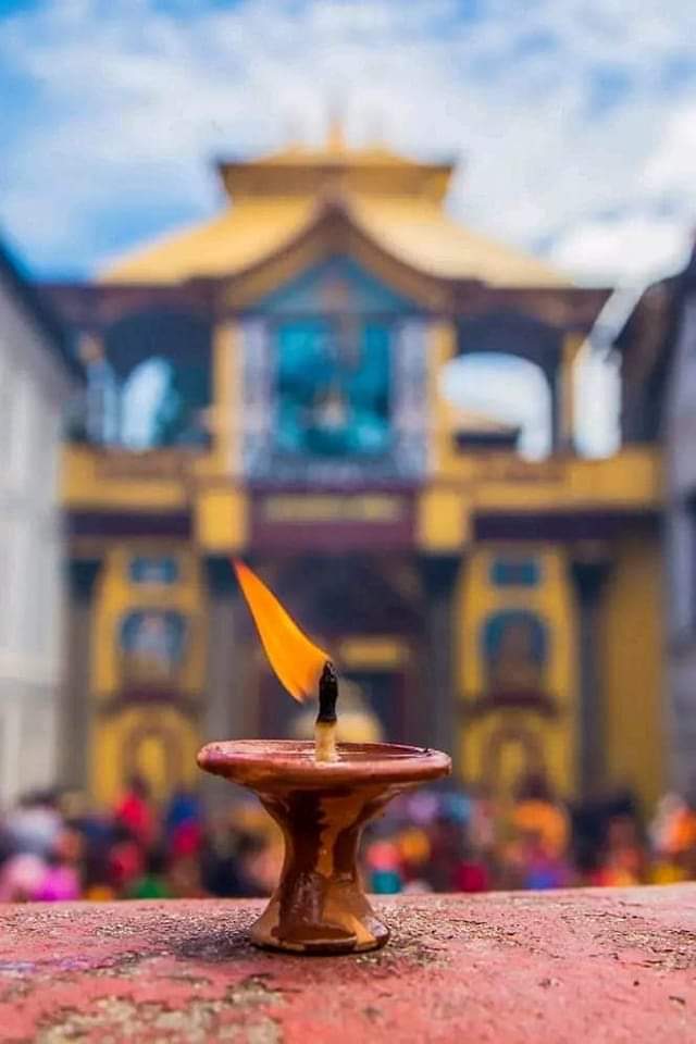 तिम्रो तस्वीरसग  प्रेम अनि यादहरु सग गुनासो येस्तै चल्दैछ जिन्दगी 👀💙