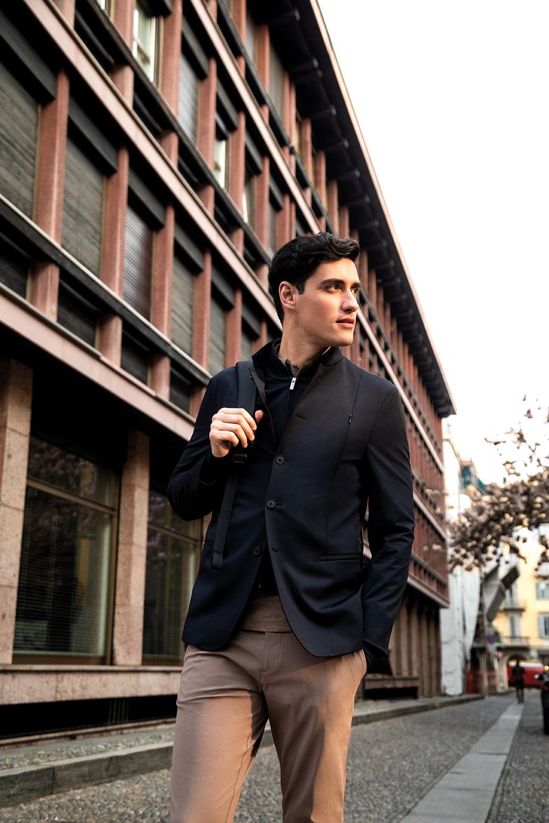 The Bicycle blazer is back. This performing garment is stretchy, comfortable and highly breathable, perfect for your urban adventures. Shop now at bit.ly/BoggiMilano_FW…

#BoggiMilano #FW22 #BMate #QualityTime