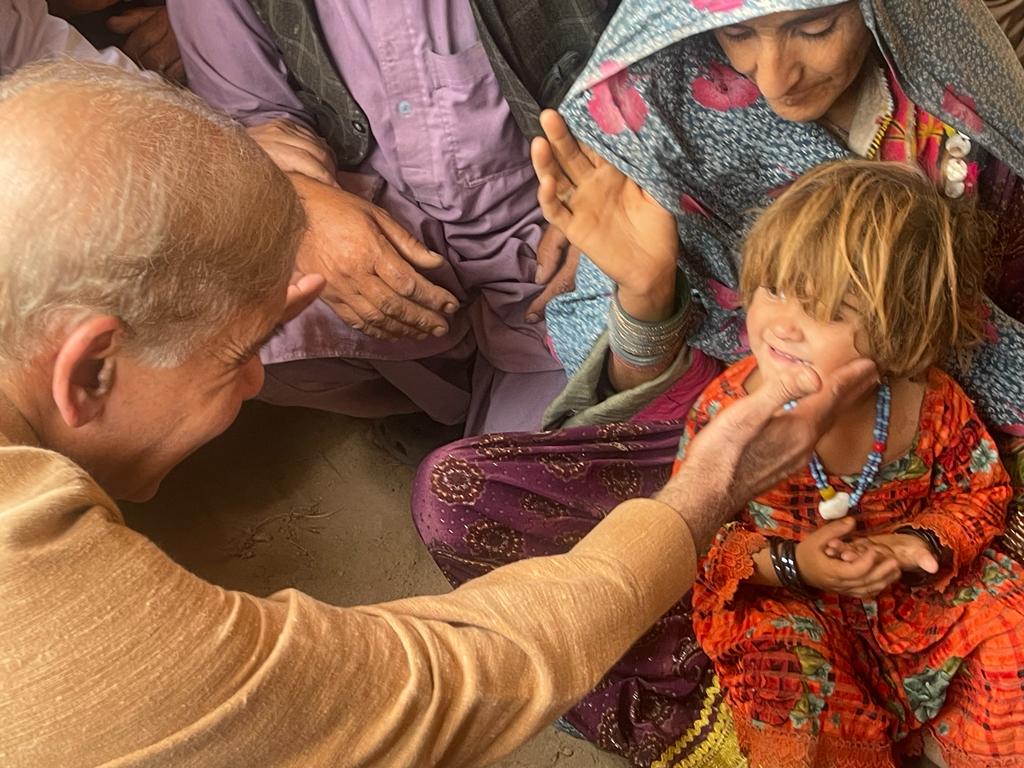 ZeshanMalick's tweet photo. This is my Prime Minister ❤️

May Allah bless you 🤲
@CMShehbaz https://t.co/4IZwM3laUH