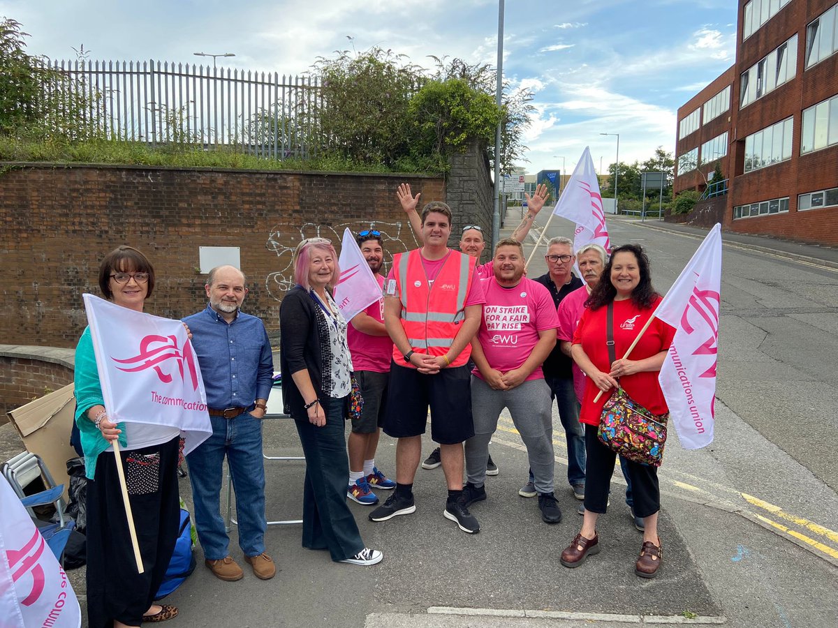 🪧 Our Bridgend Cllrs and MS @sarah4bridgend joined @cwu_southwales strikers for a second day today of the @CWUnews national strike of BT & Openreach workers this morning! @WelshLabour in Bridgend has always stood by our Trade Unions in Bridgend and always will! 🌹 #Solidarity