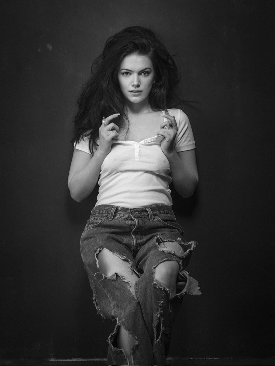 axexandru's tweet photo. From an older photoshoot with Alexandra. Done with #nikon and #godox equipment.
#model #romanianmodel
#romanianphotographer
@GodoxGlobal @NikonEurope https://t.co/fJPZUNCtCt