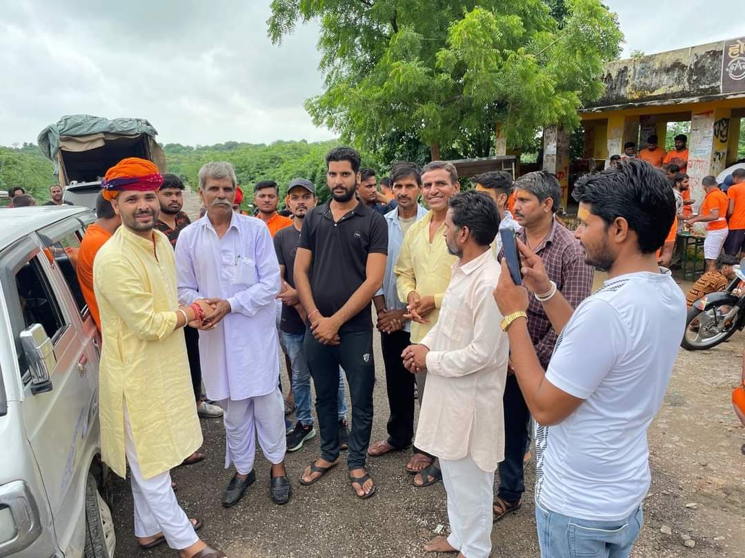 mithileshjaipur's tweet photo. केकड़ी से जल लेकर बीसलपुर भोलेनाथ का अभिषेक करने जा रहे कावड़ यात्रियों का टोड़ारायसिंह के थड़ोली में स्वागत और अभिनंदन किया। सावन के तृतीय सोमवार के अवसर पर महादेव से सभी क्षेत्रवासियों की समृद्धि और खुशहाली की प्रार्थना करता हूँ।

हर हर महादेव !!
#श्रावण_माह https://t.co/z1JDdwDFa2