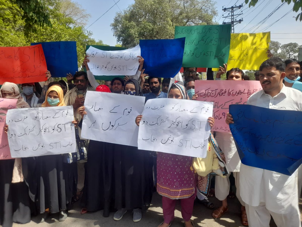 laraibhabib12's tweet photo. #STIs_Want_Salary 
@parveezilahi 
@DrMuradPTI 
#STIs_Want_Salary https://t.co/XrB7XyWRaY