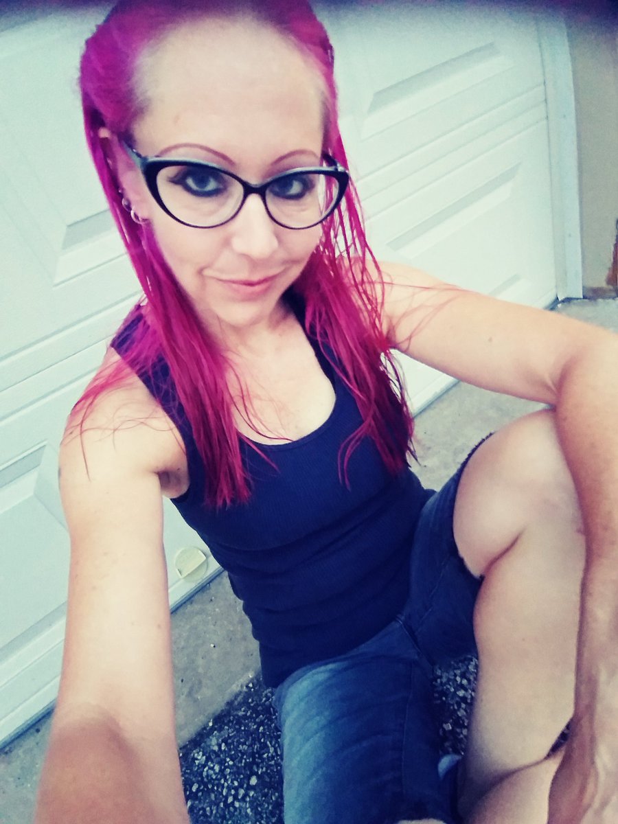 eviltrishablack's tweet photo. Good morning #TeamSexy! New week, make it better than the last. May your workday go quick, may your coffee cup never run empty💜 https://t.co/Jgox9VrNN8