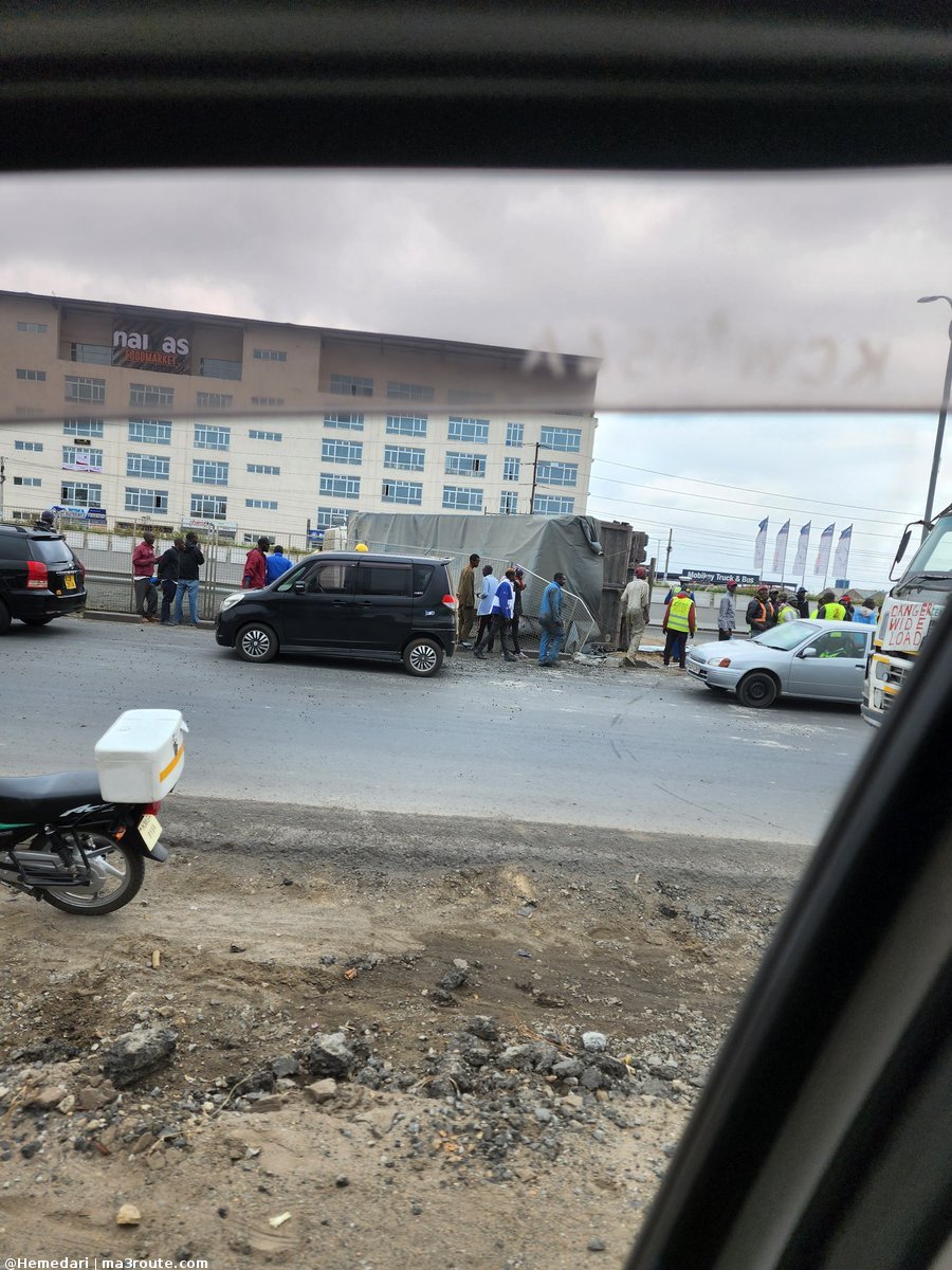 13:51 Accident on the expressway,Syokimau Entry closed.Use the SGR entry   via @Hemedari