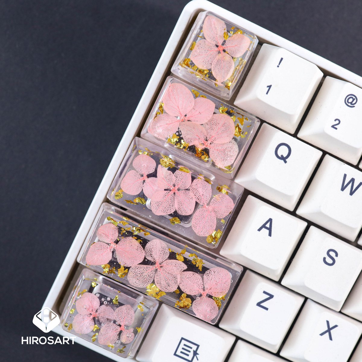 Hirosart_'s tweet photo. Let our cherry blossom bloom on your keyboard to brighten up your work corner 🌺  

#hirosart #japanesekawaii  #floweraesthetic  #handmade #keycaps  #gaming #keyboards #resinkeycaps  #Driedflowers #workaesthetic  #resinart #pcsetup  #vietnameseartist  #giftideas #cherryblossom https://t.co/X9lQ2WMzud