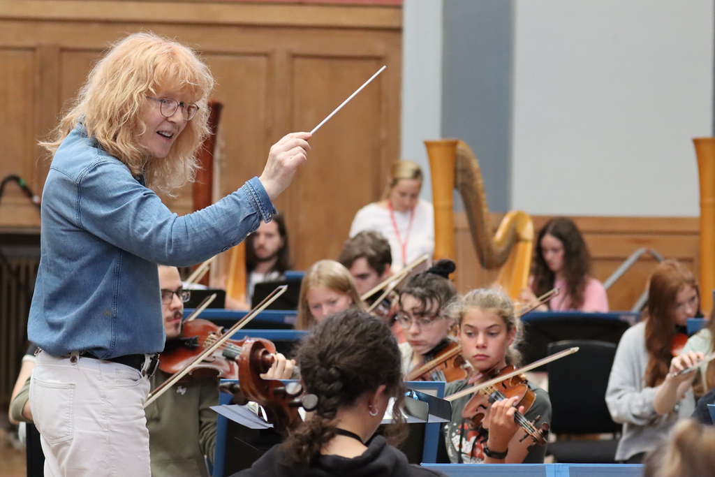 EdinburghYO's tweet photo. Our wonderful conductor, Sian Edwards, joined us for the first time this morning. Our last 2 days of rehearsals really paid off as we had a fantastic session as a full orchestra under Sian's direction. Lots to tweak as we moved on to sectionals after a short break... #EYO https://t.co/DKGfupu0ti