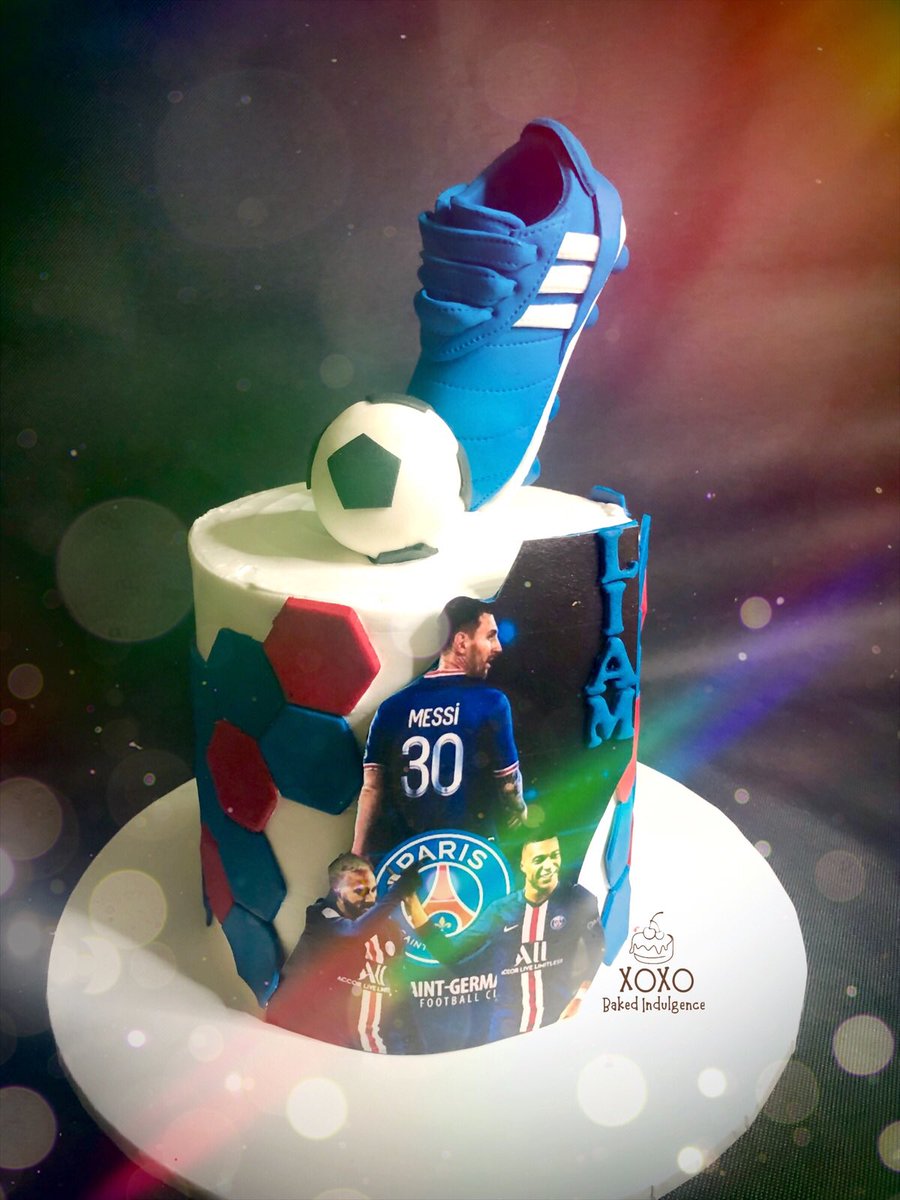 XOXO_Indulgence's tweet photo. Another trophy for PSG!!!… and a cake from us for a young @PSG_English superfan here in #Nairobi #kenya 🇰🇪 vanilla and raspberry by the way😋 and all edible. Shoe from @SugarbyXOXO 

#birthdaycake #madeinkenya #kenyanbaker https://t.co/SS3a6CV1yX