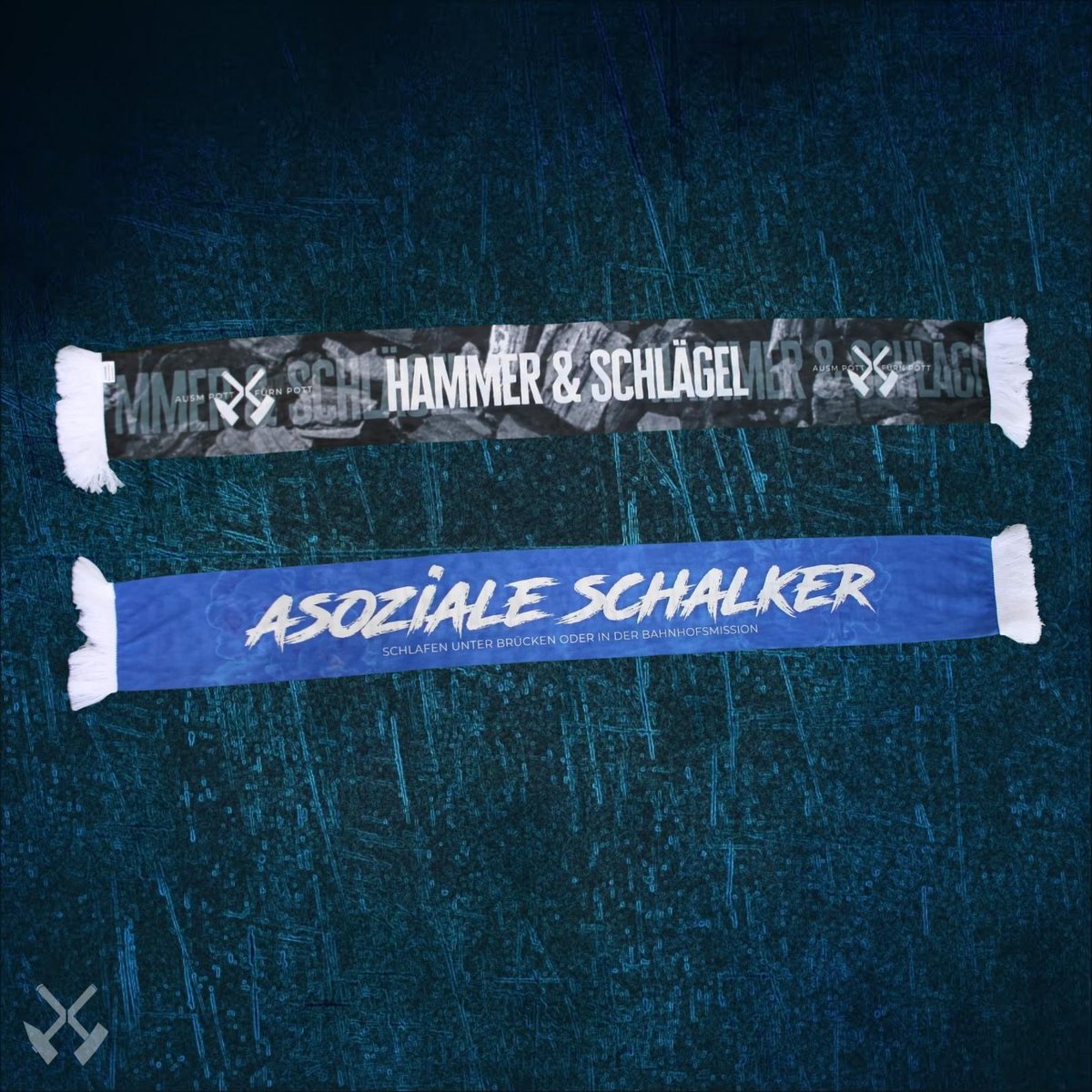 HammerSchlaegel's tweet photo. Wir haben uns etwas ganz Besonderes zur Rückkehr in die Bundesliga überlegt. Der "ASOZIALE SCHALKER"-Schal. Streng limitiert! Wer ihn haben will, sollte schnell sein! Hier lang:
https://t.co/B1vLy4AsWd

TEILEN ERWÜNSCHT 💙🤍

 #s04  #asozialeschalker #hammerundschlaegel https://t.co/TGrJsU8jXe