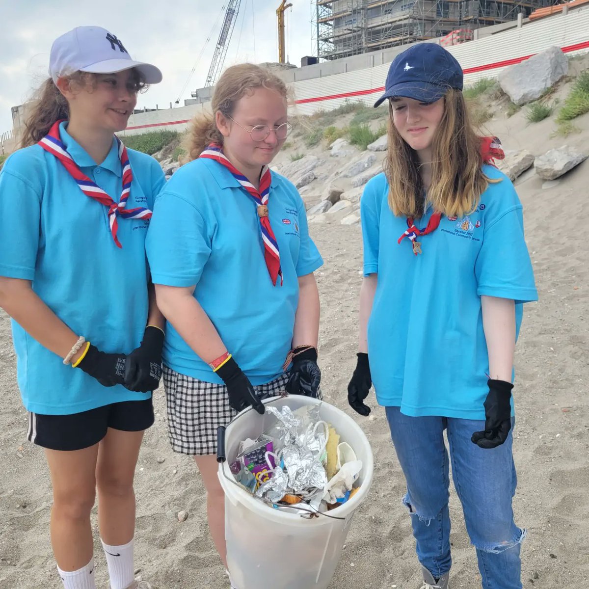 92nd #GreatGibraltarBeachClean in collaboration with #Herefordshire girlguides #MedOceanHeroes ably led the ladies who scoured the length of the Eastern Beach shoreline retrieving a total of 39kg 🙌 #teamworkmakesthedreamwork 👊 Together we are stronger #beachclean #Gibraltar