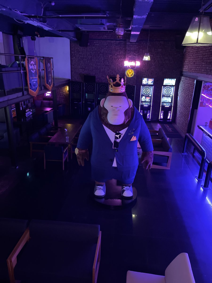 Who wants to drink the highest quality vodka, whiskey, beer etc at a bar where a Meta Kongz is standing?! We know community is key and we will grow with our community. Here's the address for the bar: 원주시 장미공원길68 2층 바틀디 Check it out! #metakongz #NFT #communityiskey