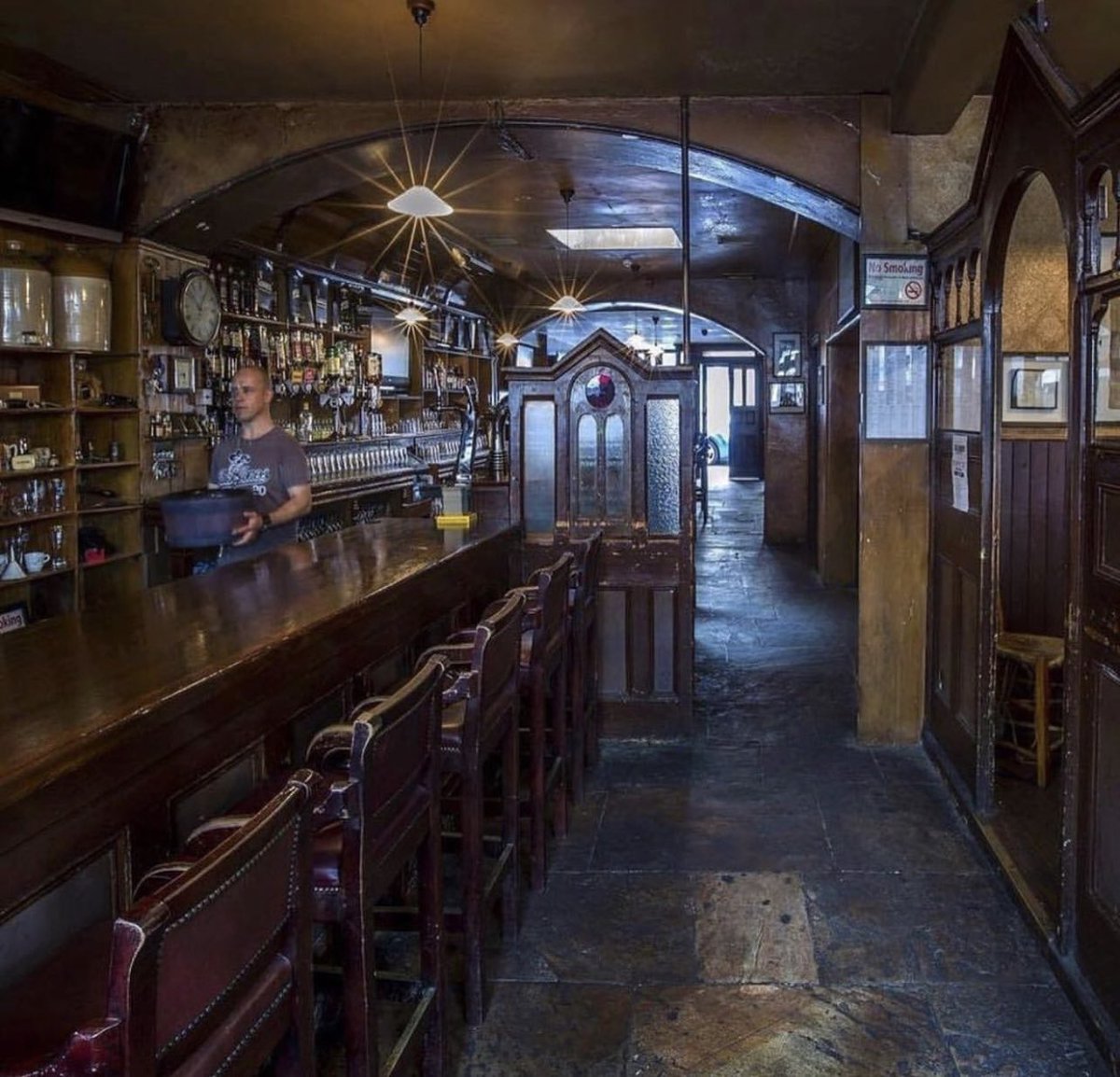 Plenty of hours left in this bank holiday weekend.
Find your corner 🍻🥃

#Thomasconnollysligo
#builtheritage
#Keepdiscovering
#Wildatlanticway
#Heritagepub
#Sligo