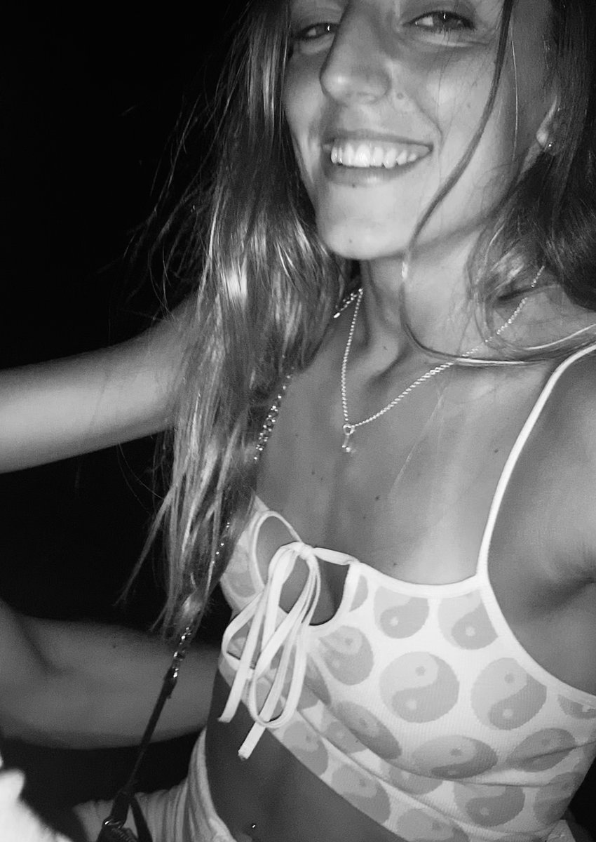 laauraamirez's tweet image. 