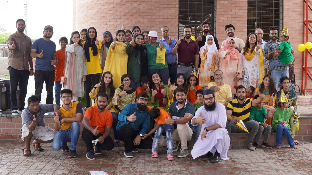 10PearlsPK's tweet photo. Empower Foundation recently partnered with @Da-Rul -Sukun Karachi, STL Islamabad and Hum Mashal-e-Rah Foundation Lahore to celebrate Mango Party with children having special needs. a quick look:
#EmpowerFoundation #10PearlsPakistan #10Pearls https://t.co/DLA2f3wXma