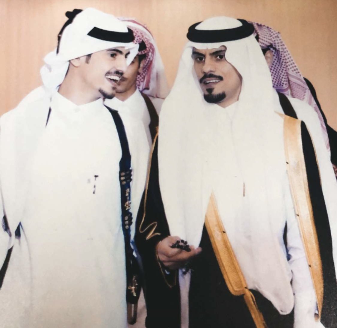 nt966's tweet photo. اللي عطاه الله مثل متعب شقيق
لو تبكي الدنيا على بكاها #ضحك https://t.co/nBVRlOiDLT